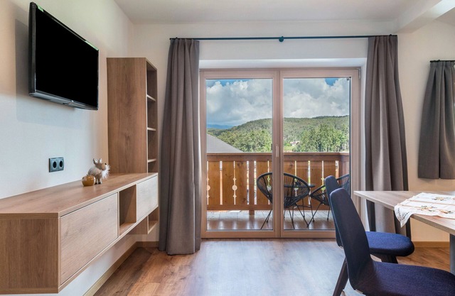Apartment 'Morodeserhof Apt Bühlen 1' with Mountain View, Shared Terrace and Wi-Fi
