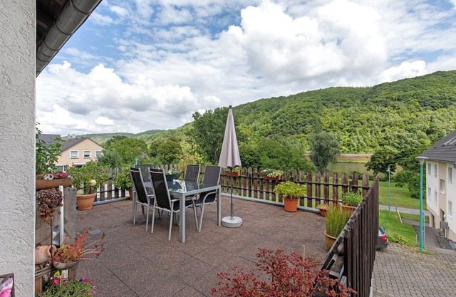 Apartment 'Moselglück' with Mountain View, Wi-Fi and Air Conditioning