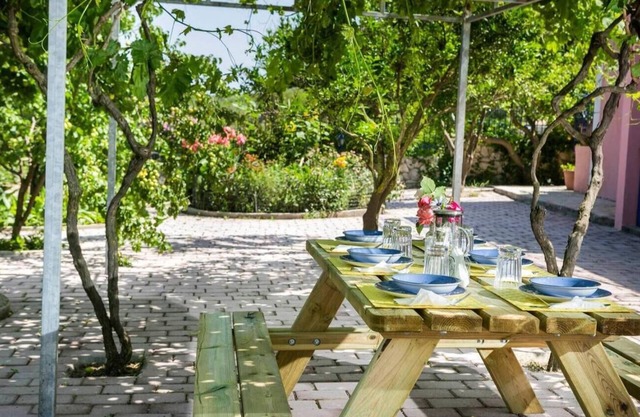 Apartment 'Moulinos Cottages Ioanna' with Shared Terrace, Wi-Fi and Air Conditioning