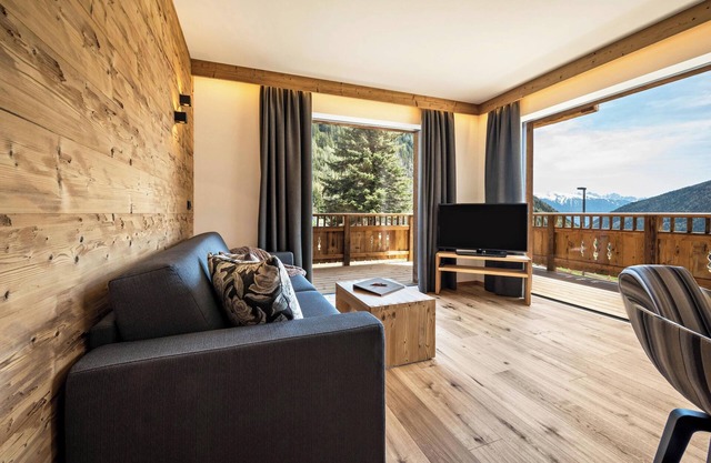 Apartment "Mulin Tondl" next to the Skiiing Area with Mountain View, Sauna & Balcony