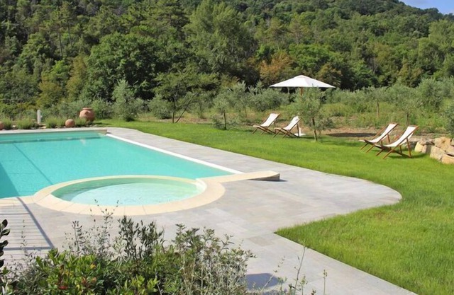 Apartment Mulino della Rivolta overlooking the shared pool in Colognole