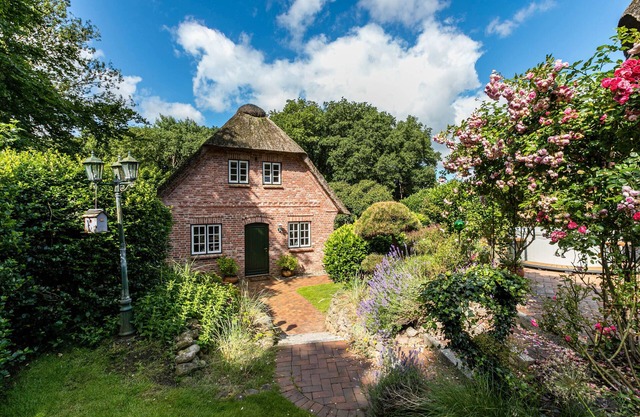Apartment 'My Little Rose Cottage' with Private Terrace, Private Garden and Wi-Fi