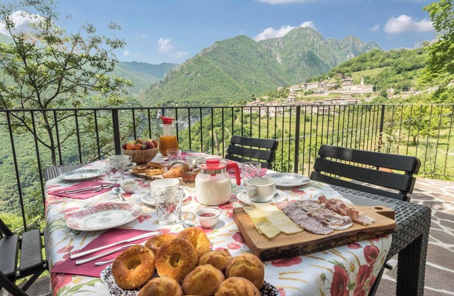 Apartment "Nonno Bigi Papavero" with Mountain View, Wi-Fi & Garden