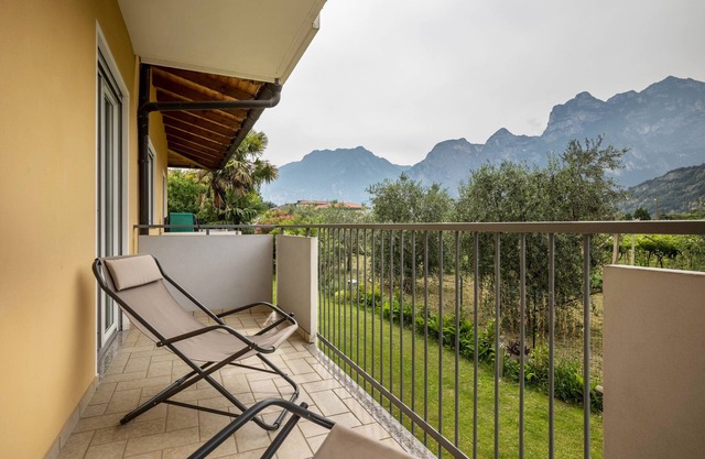 Apartment 'N2 Appartamento Rosa' with Mountain View, Shared Garden and Balcony