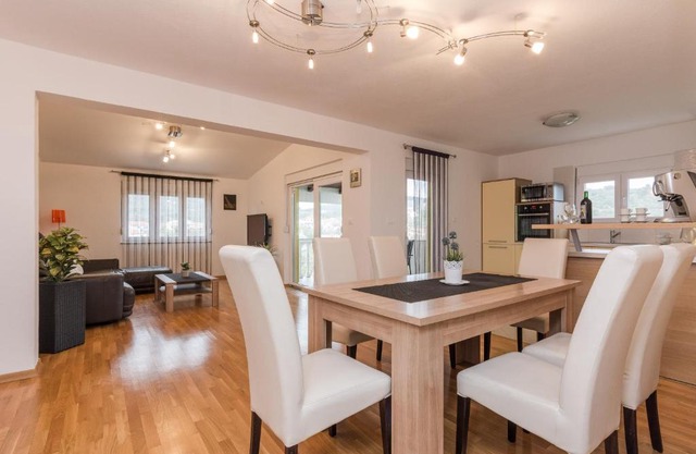 Apartment Natalie Sea View with 3 Bedrooms and everything is air-conditioned