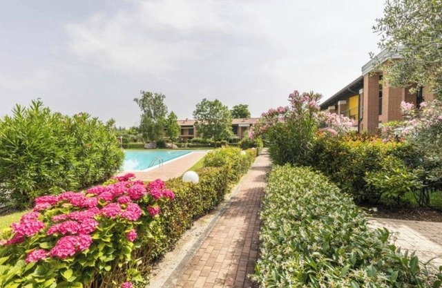 Apartment near Peschiera del Garda in residence with pool and free wifi