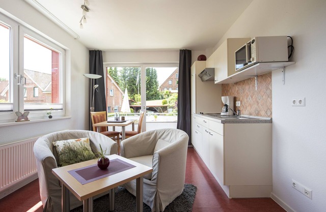Apartment near Lübeck and Ratzeburg: balcony, on the Elbe-Lübeck Canal, swimming lake at 4km