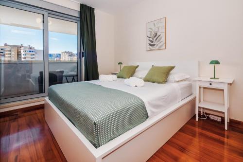 Apartment Nedica - Balcony, 2 Kings, Lift & AC