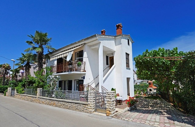 Apartment Nevia II A4 with Garden