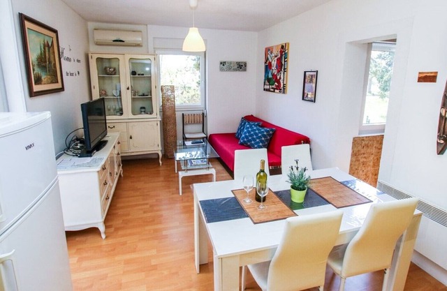 Apartment Nina - two bedroom with two balcony near the beach