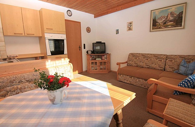Apartment no. 1 for 1-3 pers., 35 m², 1 bedroom, living/bedroom with kitchenette, t