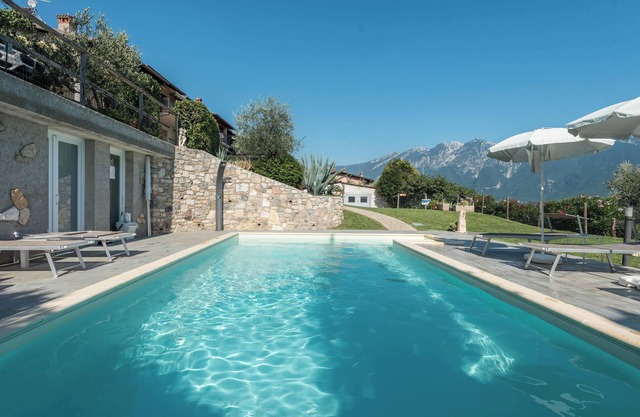 Apartment "Nonna Fina" with Lake & Mountain View, Shared Pool & Wi-Fi