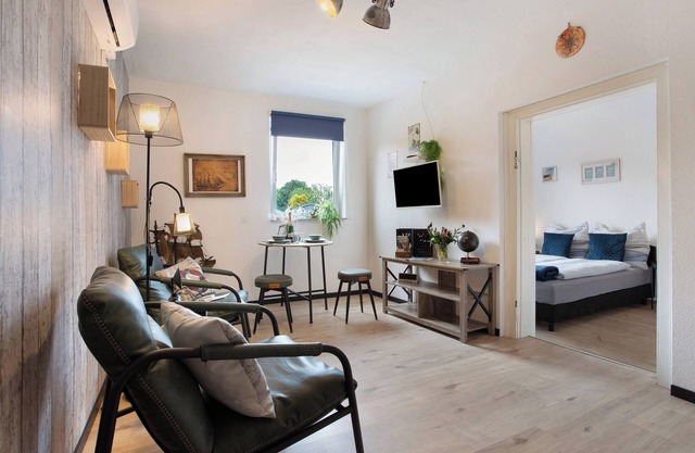 Apartment 'Nostalgie-flair Kapitänskajüte' with Shared Terrace, Wi-Fi and Air Conditioning
