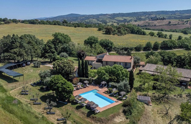 Apartment Olivo with Terrace, Shared Pool & Wi-Fi