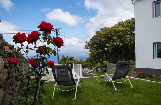 Apartment "Oásis Fonte Grande 2" with Sea View, Shared Terrace & Wi-Fi