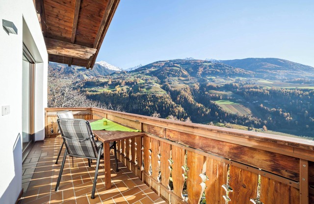 Apartment Oberegghof Hirzer with Mountain View, Pool and Wi-Fi