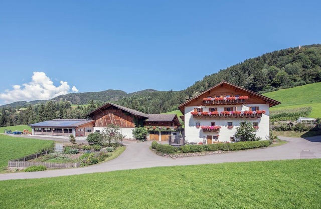 Apartment "Oberglarzhof Kirsch" with Mountain View, Garden & Wi-Fi