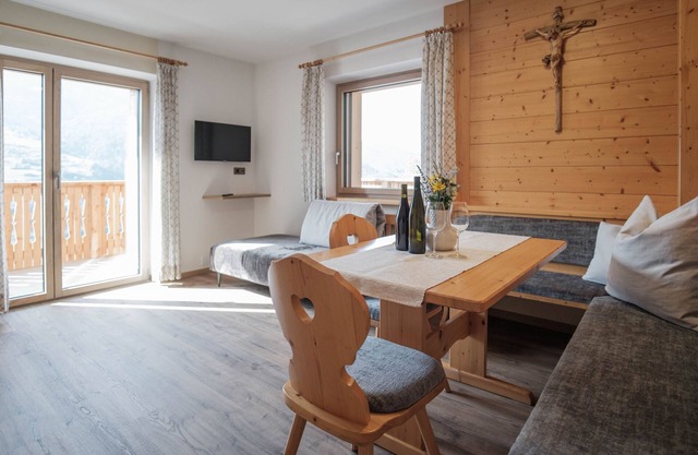 Apartment 'Oberhemberger Hof Zwoaer' with Mountain View, Shared Terrace and Wi-Fi