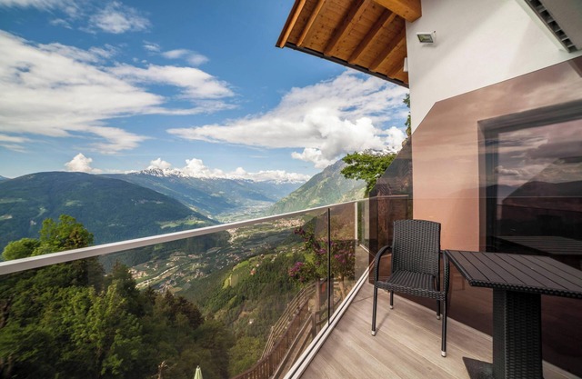 Apartment "Oberhochmuthof" with Beautiful View at the "Meraner Höhenweg"