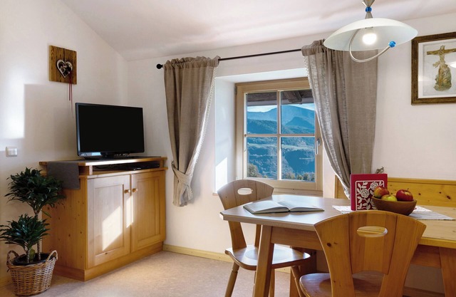 Apartment 'Oberschlichterhof Apt Schlern' with Mountain View, Shared Terrace and Wi-Fi