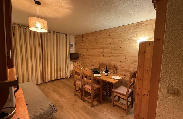 Apartment of 30m2 with 1 room, 1 bunk bed area and 1 living room with sofa