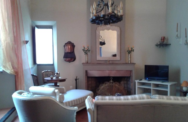 APARTMENT OF CHARACTER 120M2 IN ANCIENT CASTLE FEODAL