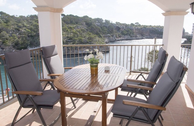 Apartment of high standard - dream location in the port of Cala Figuera