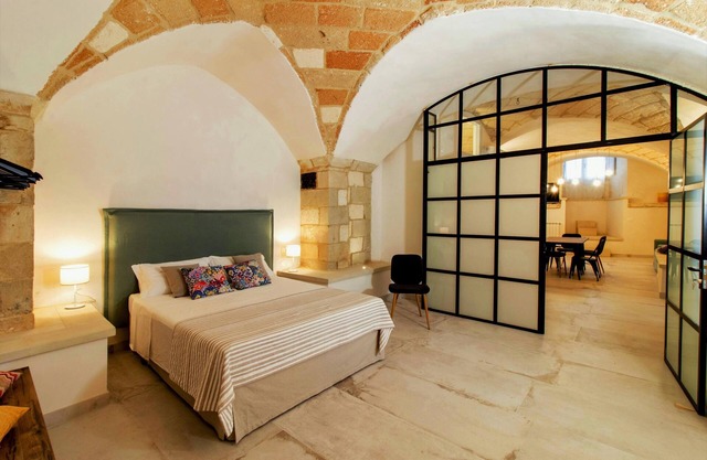 Apartment 'Oikia Giuggianello Le Bey Elsa' in Puglia with Wi-Fi, A/C & Shared Garden