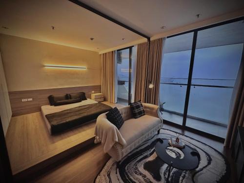 Apartment on 27th & 32nd floor,Ha Long Bay view & Bai Chay Bridge