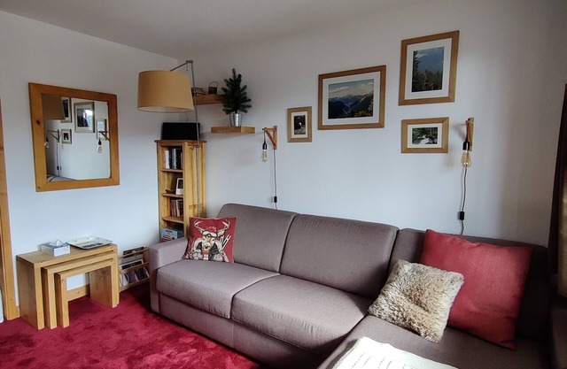 Apartment on the 9th floor, The Fontaines Blanches residence