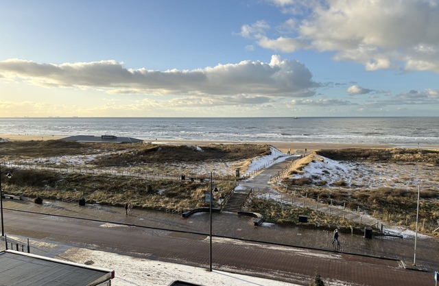 Apartment on the boulevard of Noordwijk with Beachview and free private Parking