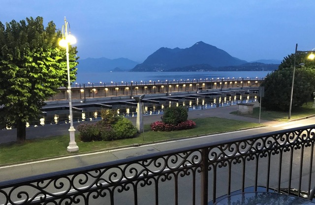 Apartment on the lakefront in downtown Stresa