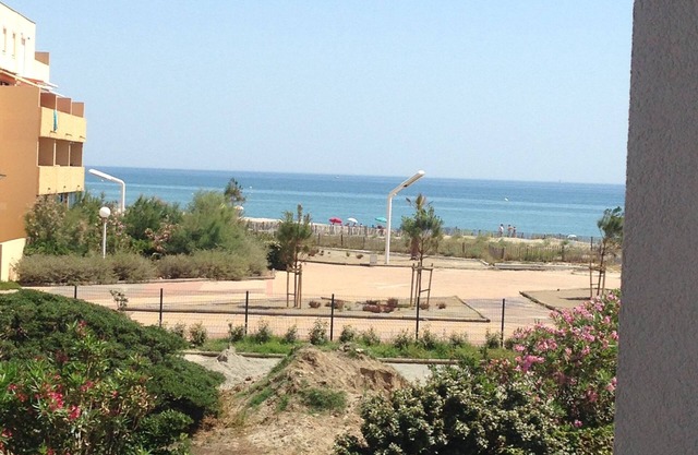 Apartment on the seafront (beach 50m)