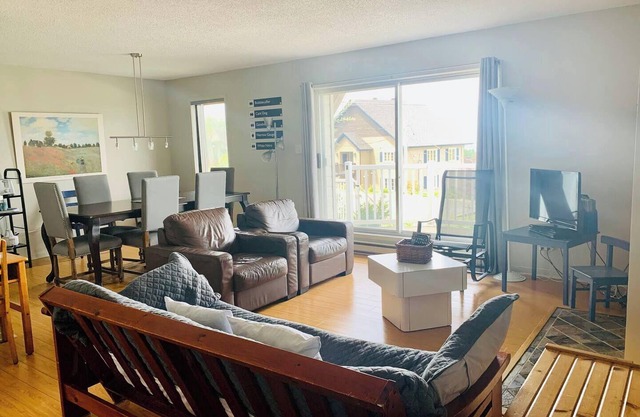 Apartment on the slopes of Mt Sutton Ski in, ski out, Mountain biking and Hiking