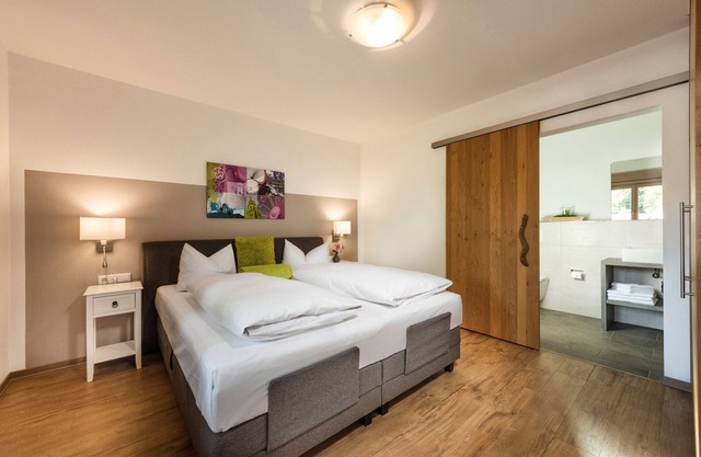 Apartment 'One Bedroom -303' with Mountain View, Shared Pool and Wi-Fi