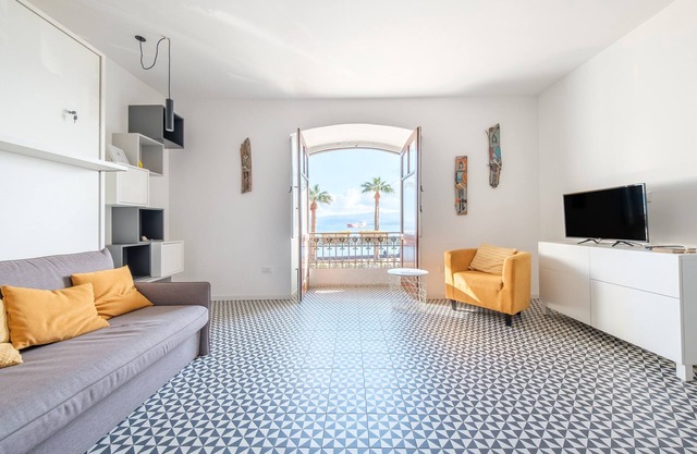 Apartment 'Orlando' with Sea View, Wi-Fi and Air Conditioning