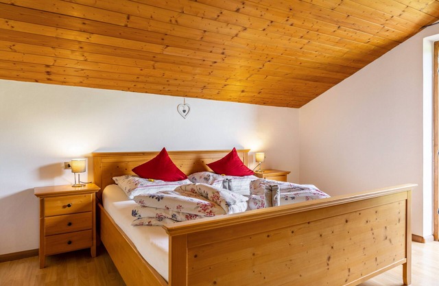 Apartment "Pardellerhof Schlernblick" with Mountain View, Shared Terrace & Wi-Fi