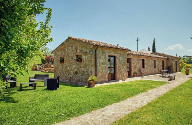 Apartment 'Palazzi Del Papa' with Shared Pool, Shared Garden and Wi-Fi