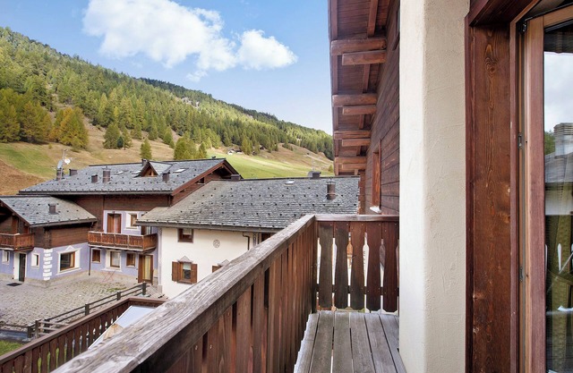 Apartment Palipert Baita Aris with Mountain View, Balcony & Wi-Fi