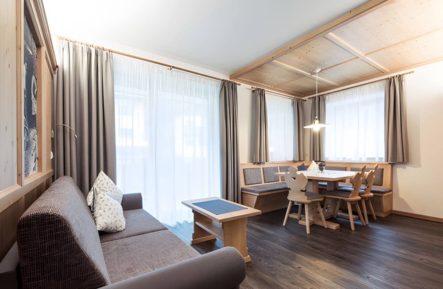 Apartment 'Panorama - Die Bauernsuite Ll' with Mountain View, Shared Terrace and Wi-Fi