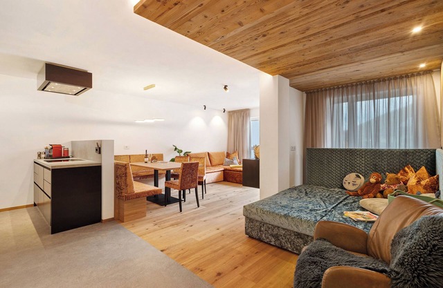 Apartment 'Paradeis Apartments A17' with Mountain View, Balcony and Wi-Fi