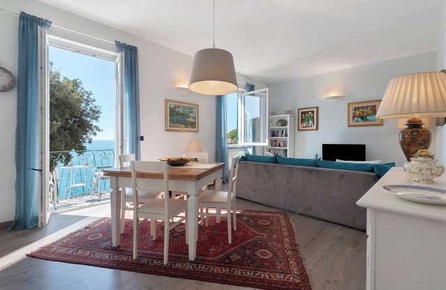 Apartment 'Paradise Suite' with Sea View, Wi-Fi and Air Conditioning