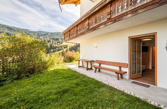 Apartment "Parigger Apt Enzian" with Mountain View, Shared Garden & Wi-Fi