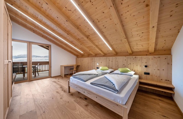 Apartment 'Parliflhof Apt Laugenblick' with Mountain View, Shared Garden and Wi-Fi