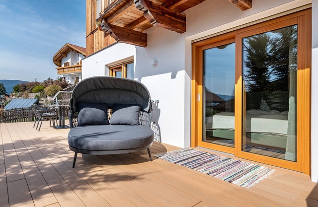 Apartment 'Pear Luxury' with Mountain View, Private Garden and Wi-Fi