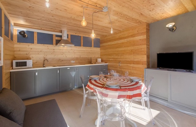 Apartment Petit Bleu with Mountain View, Shared Garden & Wi-Fi