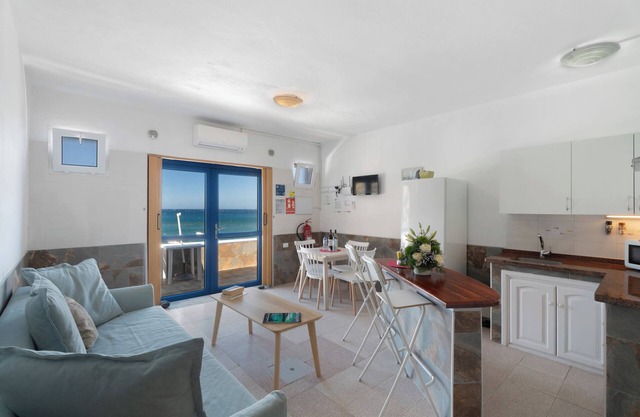 Apartment 'Playa Azul - 3' with Sea View, Wi-Fi and Air Conditioning