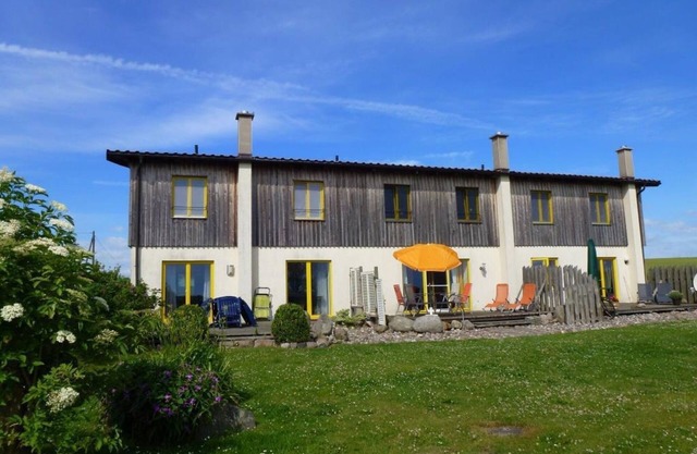Apartment "Poggenkrug Halbsguth" with Lake View, Private Terrace & Wi-Fi