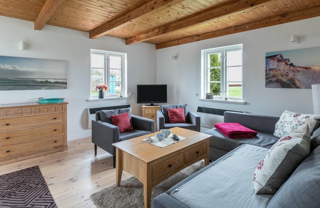 Apartment “Pony Peters Ferienwohnung 3” close to the Dyke with Wi-Fi, Terrace & Garden