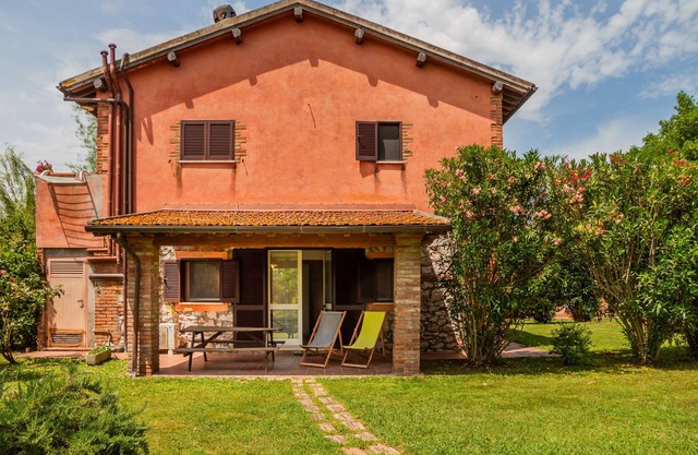 Apartment 'Portico' with Private Terrace, Wi-Fi and Air Conditioning